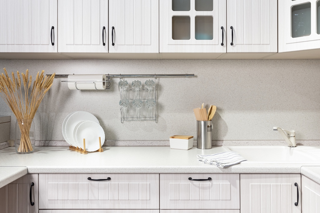 Кухонные гарнитуры, Кухонный гарнитур Регина 1,8м (Прованс) Сандал Белый со столом под духовку